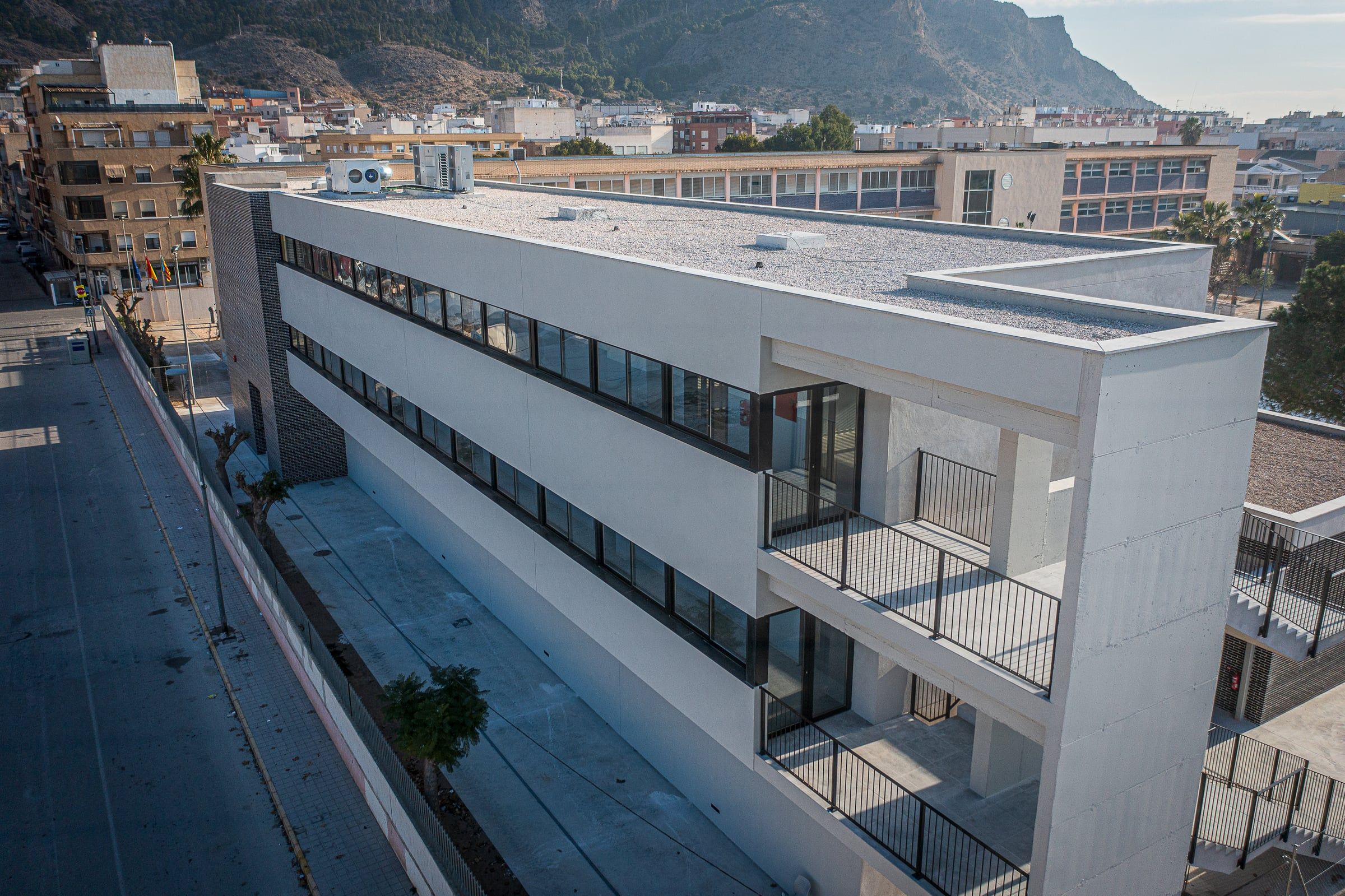 Vista aérea del nuevo edificio de aulas del IES Jaime de Sant Àngel de Redován